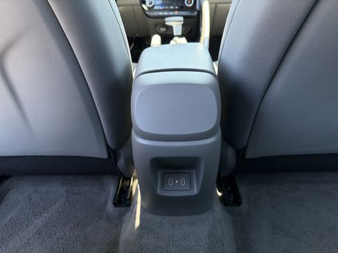 Used 2024 Hyundai Elantra SEL image 31