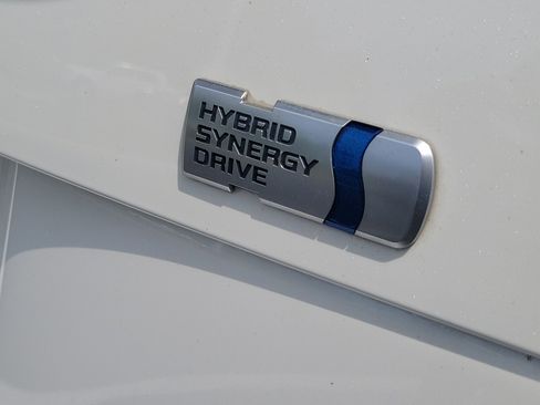 Used 2011 Toyota Prius Three w/ Navigation Pkg FWD image 9