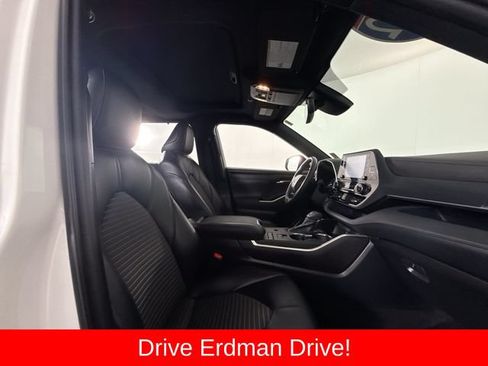 Used 2022 Toyota Highlander XSE FWD image 25