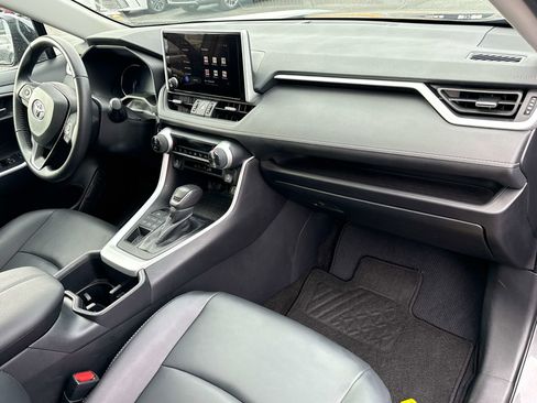 Used 2025 Toyota RAV4 XLE Premium image 15