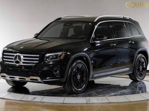 Used 2024 Mercedes-Benz GLB 250 w/ Exclusive Package image 8