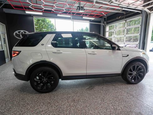 Used 2020 Land Rover Discovery Sport SE AWD/4WD image 4