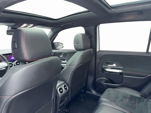 Used 2020 Mercedes-Benz GLB 250 w/ AMG Line image 37