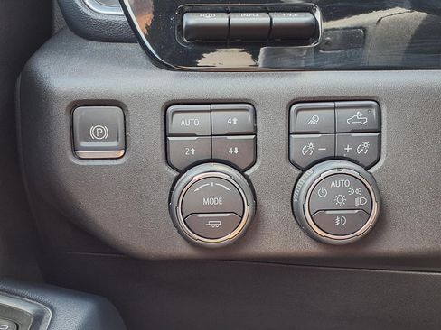 Used 2024 Chevrolet Silverado 3500 High Country w/ High Country Premium Package AWD/4WD image 23