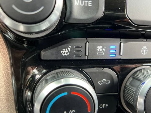 Used 2022 RAM 1500 Laramie AWD/4WD image 27