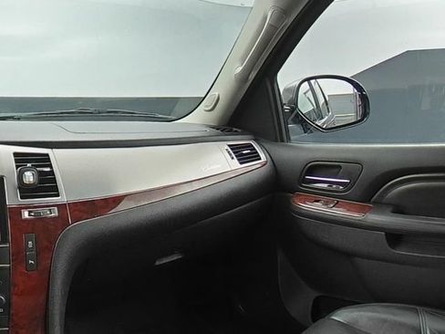 Used 2012 Cadillac Escalade Premium AWD/4WD image 19