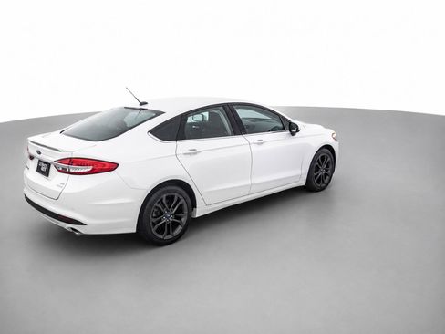 Used 2018 Ford Fusion SE w/ Equipment Group 201A FWD image 5