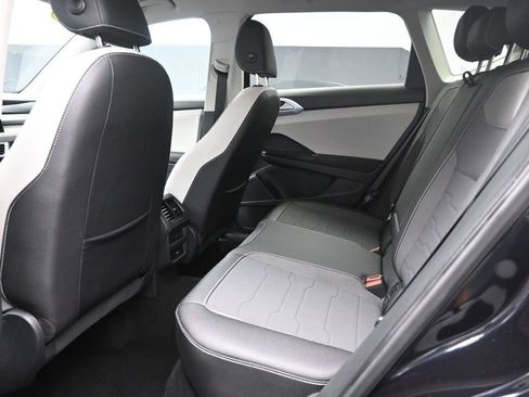 Used 2025 Volkswagen Taos SE FWD image 20