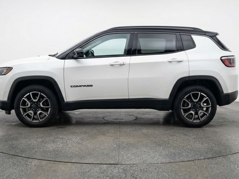 Used 2025 Jeep Compass Trailhawk w/ Trailer Tow Group image 5
