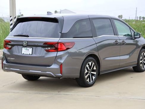 New 2026 Honda Odyssey EX-L image 8