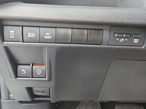 Certified 2025 Toyota Sienna Limited FWD image 24