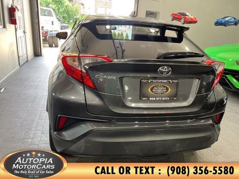 Used 2018 Toyota C-HR XLE FWD image 4