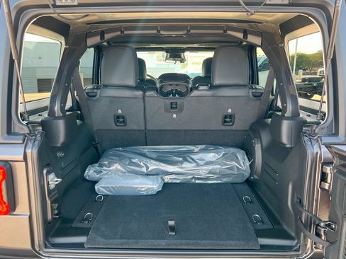 New 2026 Jeep Wrangler Unlimited Rubicon AWD/4WD image 22