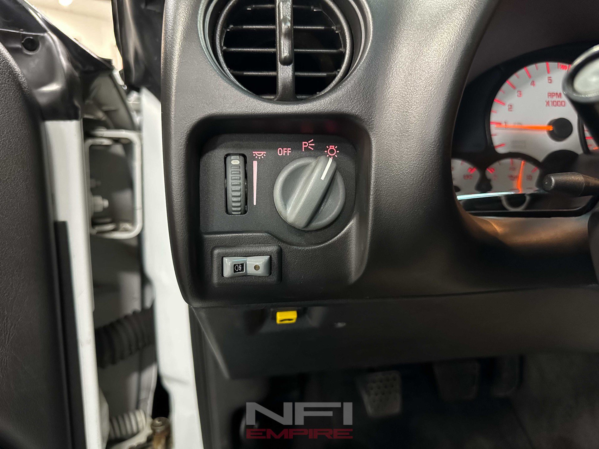 Used 2002 Pontiac Firebird Formula RWD image 29