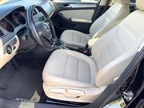 Used 2017 Volkswagen Jetta SE FWD image 25