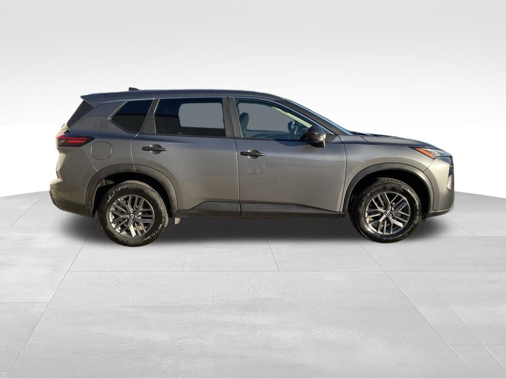 Used 2024 Nissan Rogue S FWD image 4