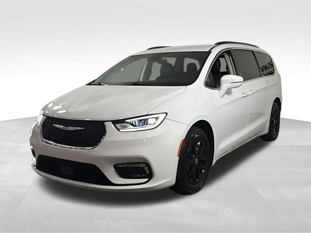 Used 2022 Chrysler Pacifica Touring-L FWD image 2