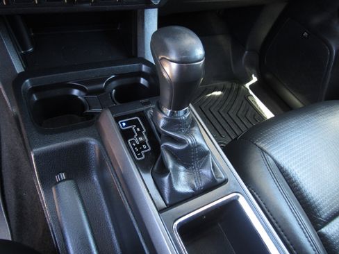 Used 2019 Toyota Tacoma TRD Off-Road AWD/4WD image 20