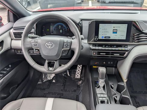 Used 2025 Toyota Camry SE w/ Convenience Package FWD image 17