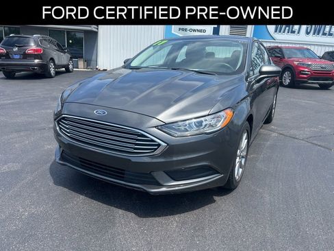 Used 2017 Ford Fusion SE w/ Fusion SE Technology Package FWD image 2