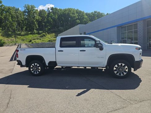 Used 2022 Chevrolet Silverado 2500 Custom w/ Custom Value Package AWD/4WD image 4
