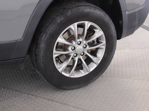 Used 2020 Jeep Cherokee Latitude Plus AWD/4WD image 16