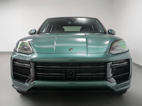 New 2025 Porsche Cayenne Turbo image 8