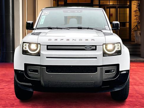 Used 2025 Land Rover Defender 90 X-Dynamic SE image 2