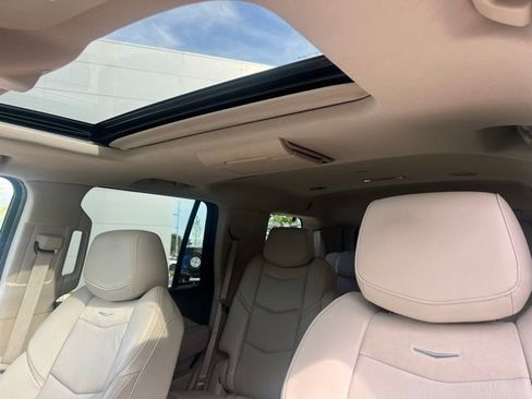 Used 2020 Cadillac Escalade Luxury w/ LPO, Radiant Package AWD/4WD image 28