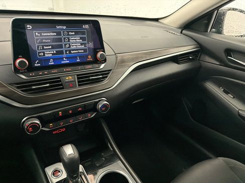 Used 2024 Nissan Altima 2.5 SV image 21