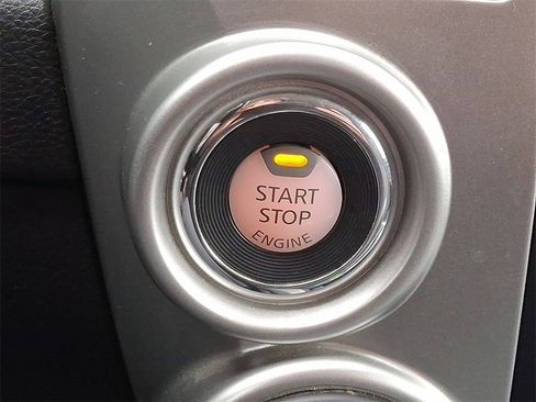 Used 2021 Nissan Titan SV w/ SV Convenience Package image 25