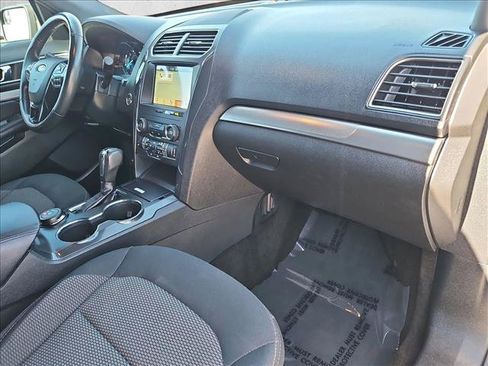 Used 2018 Ford Explorer XLT w/ Equipment Group 201A AWD/4WD image 22