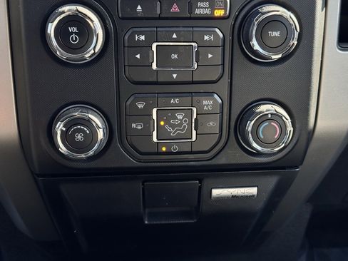 Used 2014 Ford F150 XLT w/ Equipment Group 302A Luxury image 11