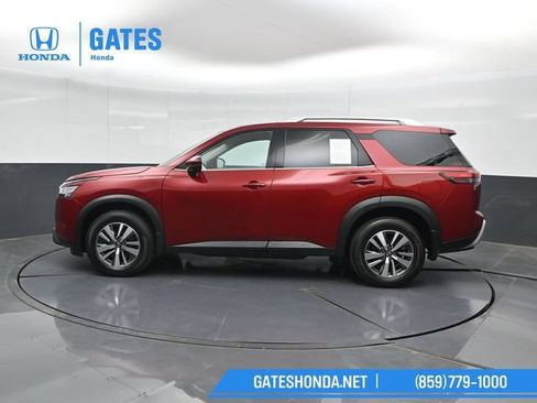 Used 2023 Nissan Pathfinder SL AWD/4WD image 7