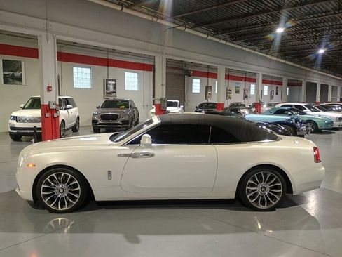 Used 2018 Rolls-Royce Dawn image 34