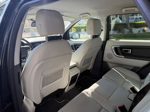 Used 2019 Land Rover Discovery Sport SE AWD/4WD image 12