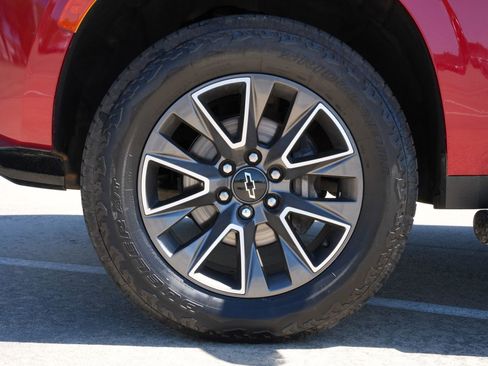 Used 2024 Chevrolet Tahoe Z71 w/ Luxury Package image 30