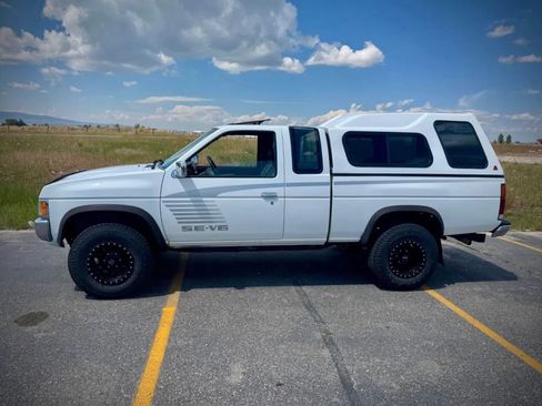 Used 1993 Nissan Pickup SE AWD/4WD image 1