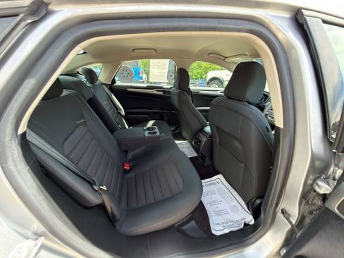 Used 2020 Ford Fusion SE FWD image 10