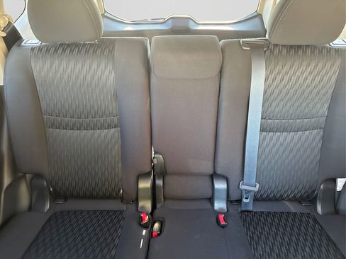 Used 2019 Nissan Rogue SV image 19