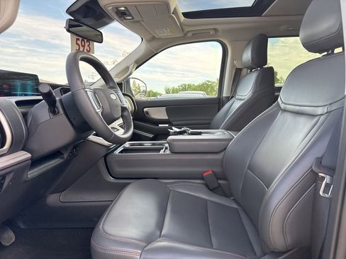 Used 2025 Ford Expedition Active AWD/4WD image 6