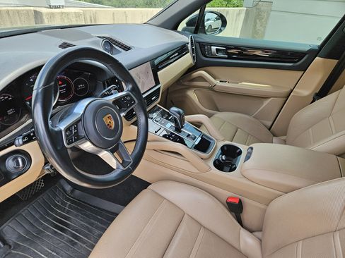 Certified 2023 Porsche Cayenne image 4