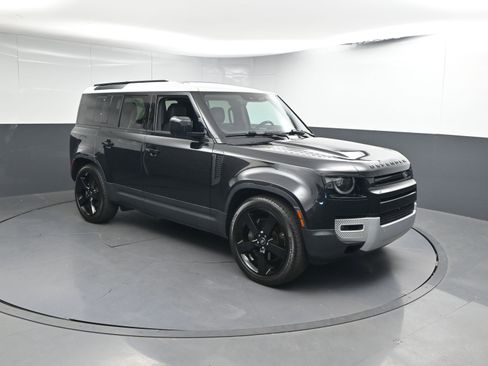 Used 2021 Land Rover Defender 110 SE image 25