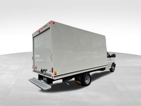 New 2025 GMC Savana 3500 Work Van w/ Power Convenience Package image 4