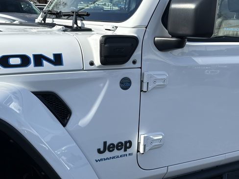 Used 2024 Jeep Wrangler Unlimited Rubicon 4xe image 15