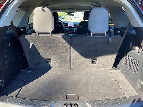 Certified 2022 Ford Explorer XLT w/ Equipment Group 202A image 10