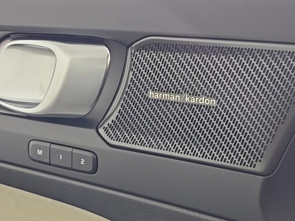 Certified 2025 Volvo XC40 B5 Ultra AWD/4WD image 28