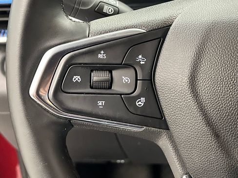 Used 2025 Chevrolet Trax LT w/ LT Convenience Package FWD image 45