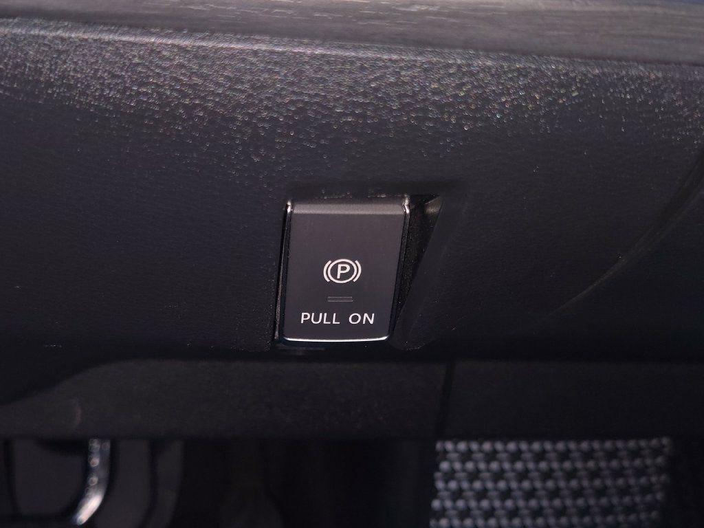 Used 2023 Nissan Ariya FWD image 22