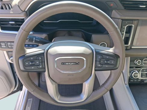 Used 2023 GMC Yukon Denali image 13